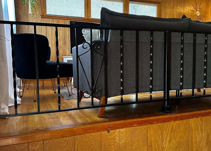 Mid-Century Modern 4Br Wif Smrttv Coffee Patio