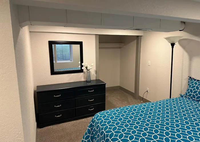 Adorable New West 3 Bedroom 2 Ba Smrt Tv Coffee