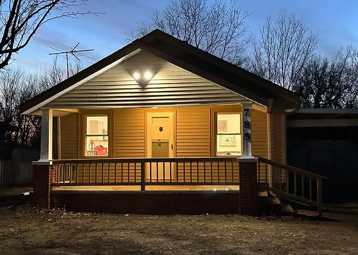 Adorable New West 3 Bedroom 2 Ba Smrt Tv Coffee
