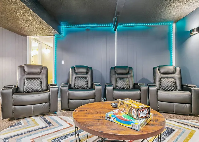 Hottub, Theater, Kings, & Firepit - Nearwesley