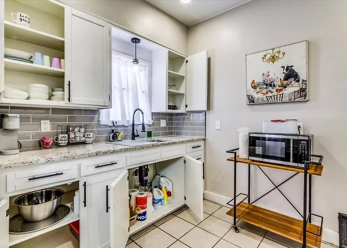 Nearby Local Hospitals + W/D | Travel Nurse Oasis!